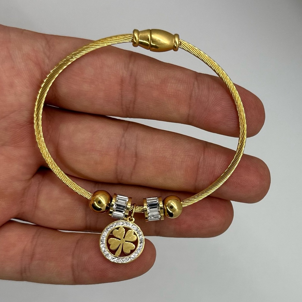 Four-Leaf Clover Bangle Bracelet with Magnet Clasp Stainless Steel